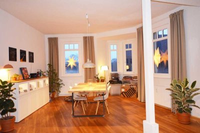 Für Altbaufans! Große, helle 2-3 Zimmer-Dachgeschosswohnung mit eigenem Garten in Bockum-City