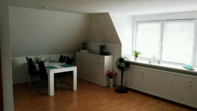Sonnige OG-Wohnung im ZFH (3 Zimmer & Bad & Küche)