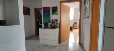 2,5-Zimmer-DG-Wohnung mit großem Balkon u. EBK in Mutterstadt