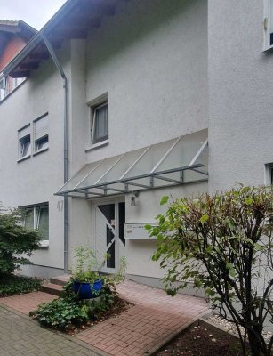 Freundliche 4-Zimmer-Wohnung mit gehobener Innenausstattung mit Balkon und Einbauküche in Weinheim