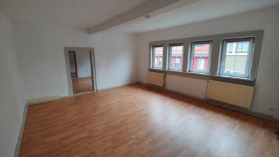 Großzügige 4-Raum-Wohnung mit Balkon und Gartenmitnutzung
