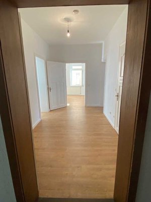 Altbau renoviert fast wie neu, Top Lage, neue EBK, von Privat, Hochpaterre