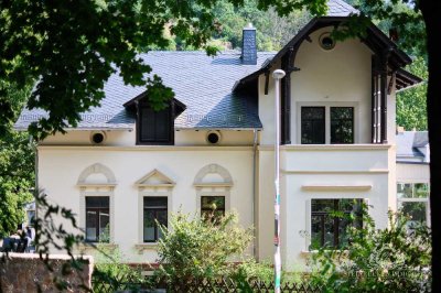 STADTVILLA ALS EINFAMILIENHAUS MIT BÜRO ODER ALS MEHRGENERATIONENHAUS