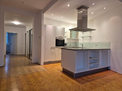 Sehr zentrale schöne 3-Zimmer-Wohnung mit Balkon, 87 m² WNFL, Küche möbliert, Nähe Landstraße/Straßenbahn/Volksgarten!