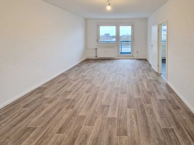 **FRISCH RENOVIERT** 3-Zimmer-Wohnung // Balkon // 3.Etage // Bad mit Wanne // ab 01.03.2025