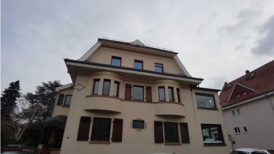 Charmante 4-Zimmer-Altbauwohnung im Jugendstilhaus mit Balkon in zentraler Lage !