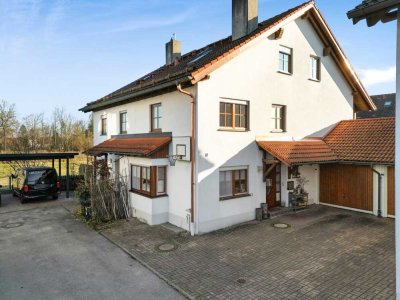 FAMILIENIDYLLE MIT WEITBLICK: CHARMANTE DOPPELHAUSHÄLFTE MIT SÜDGARTEN UND MODERNER AUSSTATTUNG