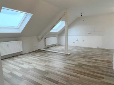 °°Altbau DG Charme°° frisch renoviert mit Abstellraum* Fitness Prämie 1 Monat mietfrei**