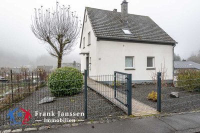 NEUER PREIS! Freistehendes Einfamilienhaus mit Garten, überdachter Terrasse & Garage in Daun