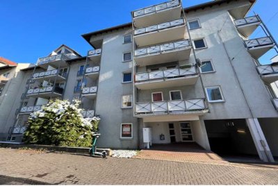 Vollständig renoviert - Schöne 2 Zi-Wohnung mit Terrasse im EG