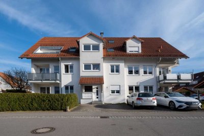 2 BALKONE & AUFZUG! Helle, moderne 3 1/2-Zi.-Wohnung mit TG-Stellplatz im Herzen Oberteuringens