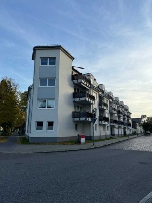 2-Raum-Wohnung vor den Toren Berlins -  Einbauküche, Parkplatz, Fahrstuhl & vieles mehr