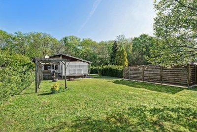 Kleines, renovierungsbedürftiges Haus mit großem Grundstück in grüner und ruhiger Lage