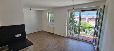 Zentrale Garconniere in sehr gutem Zustand mit Balkon und Badewanne