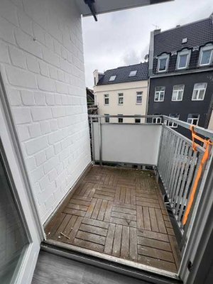 KÖLN-MÜLHEIM  **APARTMENT - IDEAL ZENTRAL - NEU RENOVIERT + BALKON