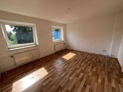 * Handwerker aufgepasst! 2 Kaltmieten für Renovierungsarbeiten! 2-Zimmer-Wohnung mit Balkon *