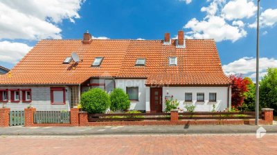 Blick ins Grüne: Charmante Doppelhaushälfte mit Ausbaureserve, Garage, Terrasse und viel Potenzial