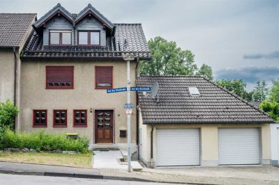 Solides Reihenendhaus mit großzügigen Garten und Doppelgarage