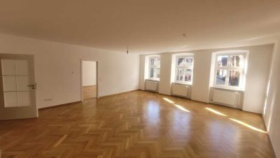 Exklusive 4 Zimmer-Wohnung (152 m²) in Altstadt-Bestlage mit großer Terrasse und KFZ-Stellplatz!