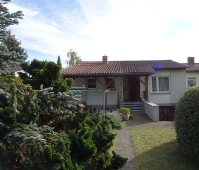 Wohnhaus mit großem Garten und Garage in einzigartiger Lage am Waldrand / Seenähe