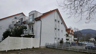 Geschmackvolle, helle und möblierte 1-Raum-Wohnung mit kleinem Balkon und EBK in Dossenheim