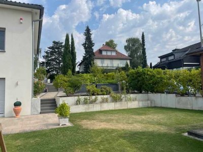 Luxusvilla in Halbhöhenlage mit Fernblick