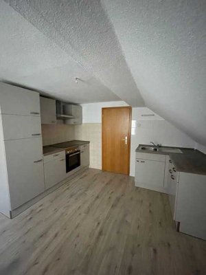 Gemütliche 3 1/2 Zimmer Dachgeschosswohnung, 65 m², uninah, inkl. Küche, WG geeignet