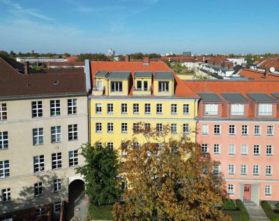 Über den Dächern von Tempelhof: Neubau-Dachgeschoss mit 3 Balkonen und exklusivem Komfort