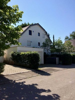 Moderne und helle 3-Zi-Wohnung im 1. OG mit Balkon in München Aubing