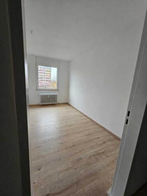 Schöne und vollständig renovierte 3-Zimmer-Wohnung mit Balkon in Bergkamen