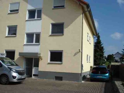 Gemütliche, helle 2-Zimmer-Wohnung mit EBK, Balkon im DG eines gepflegten 6-Familien-Wohnhauses ...