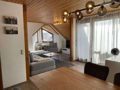 Helle, freundliche 4 Zimmer-Maisonette mit Einbauküche, Balkon und Garage in Hildrizhausen