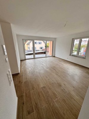 Erstbezug mit Balkon und EBK: Geschmackvolle 3,5-Zimmer-Terrassenwohnung mit geh. Innenausstattung