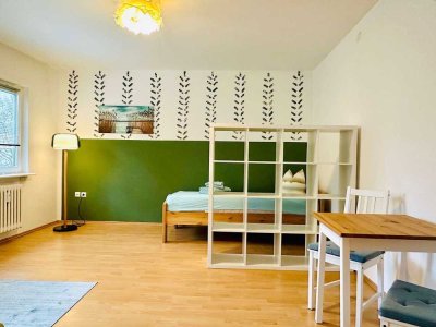 BEZUGSFREI:  schöne & möblierte 1-Zi-Wohnung + KÜCHE + Wannenbad im ruhigen Spandau