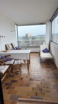 Stilvolle, vollst. renovierte 3-Raum-Wohnung mit geh. Innenausstattung mit Balkon und EBK