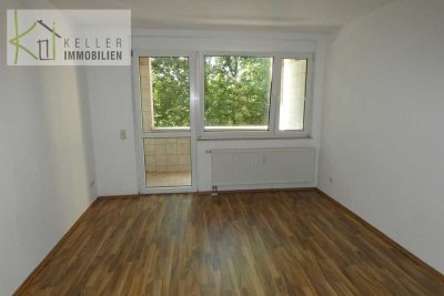 Ruhig gelegene 3-R-Wohnung mit Balkon, Aufzug, PKW-Stellplätze im Hof