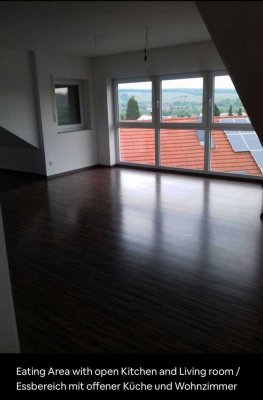 Geschmackvolle 3,5 Dachgeschoss-Wohnung mit Balkon und EBK in Ellhofen