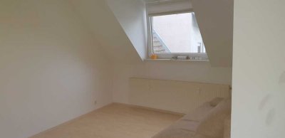 Charmante 2-Zimmer-Wohnung für Singles  in verkehrsgünstiger  Lage