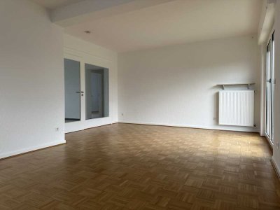 Erstbezug nach Sanierung! Stilvolle 3,5 Zimmer Wohnung!