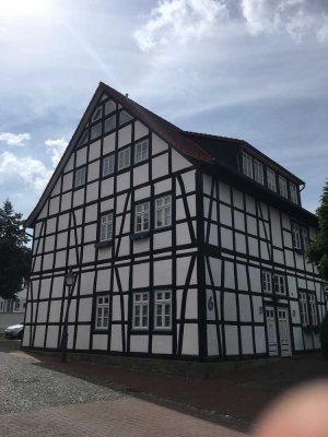 Renovierte EG-Wohnung in Fachwerkhaus mit 3 Zimmern, Terrasse und EBK in Bad Münder a. D.