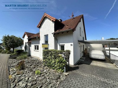 Attraktive Doppelhaushälfte mit Kamin und Carport
in begehrter Wohnlage am Idsteiner Gänsberg