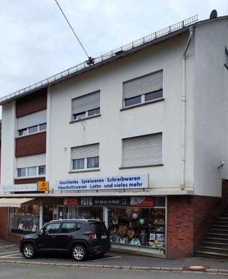 Gepflegtes und laufend renoviertes Wohn-/Geschäftshaus in zentraler Lage der Gemeinde Lutzerath