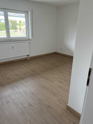 Erstbezug nach Sanierung: Freundliche 3-Raum-Erdgeschosswohnung mit geh. Innenausstattung