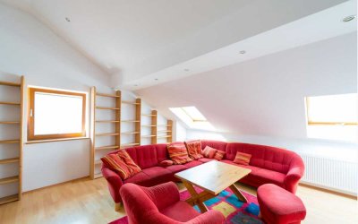 Großzügige 5-Zimmer-Maisonette-Wohnung mit Dachstudio und Garten