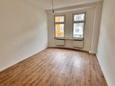 Großzügige 3 Zimmer Wohnung mit Balkon!