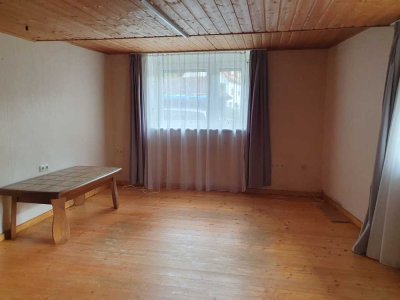 Geräumige 6-Zimmer-Doppelhaushälfte in Bosenbach