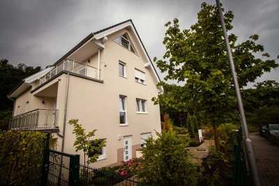 Exklusive, neuwertige 4-Raum-Wohnung mit lux. Innenausstattung mit EBK