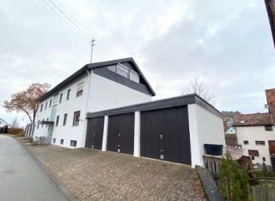 Modernisierte 3,5-Zimmer-Wohnung mit Balkon, EBK und Garage in Dätzingen