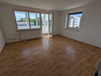 Schöne 4-Zimmer-Wohnung mit Balkon und EBK in Wolfsburg