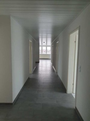 Schöne und vollständig renovierte 5-Zimmer-Dachgeschosswohnung in Graben- Neudorf